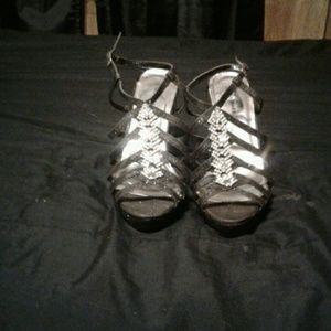 Black top moda heels